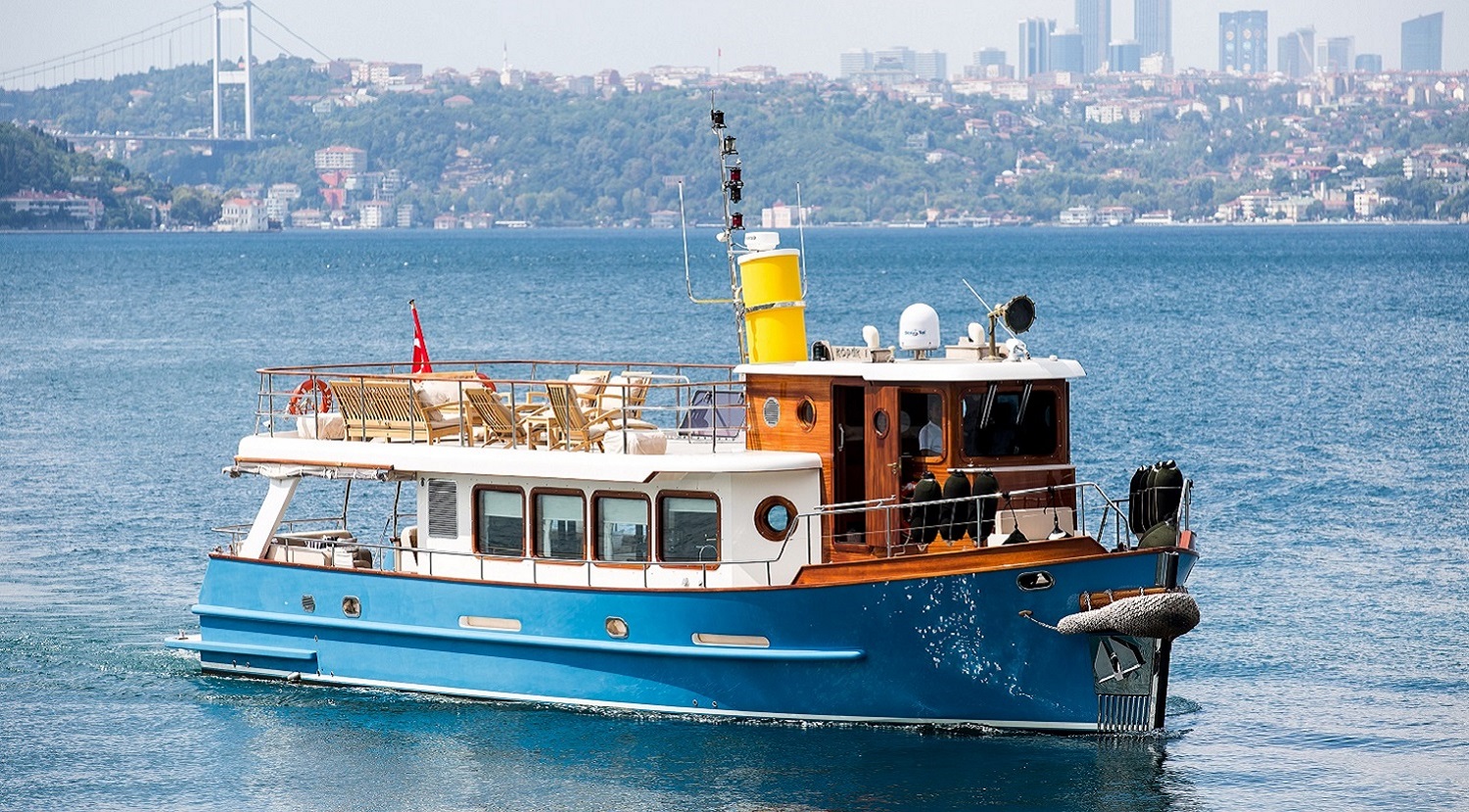 Boğaz'ın Nostaljik Teknesinde Güvenli Yolculuk